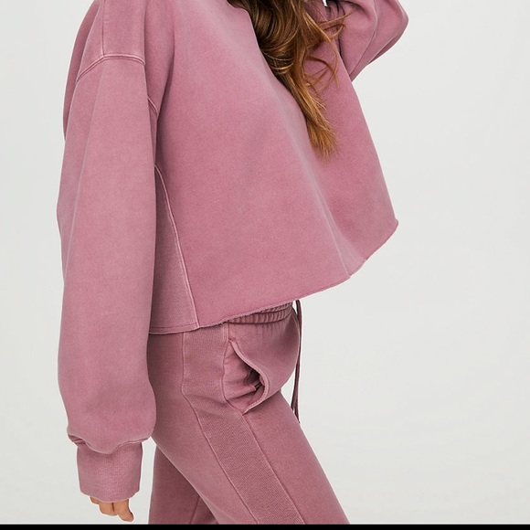 Aritzia Tna Cozy Fleece Boyfriend Cropped Sweatshirt - Picture 6 of 7